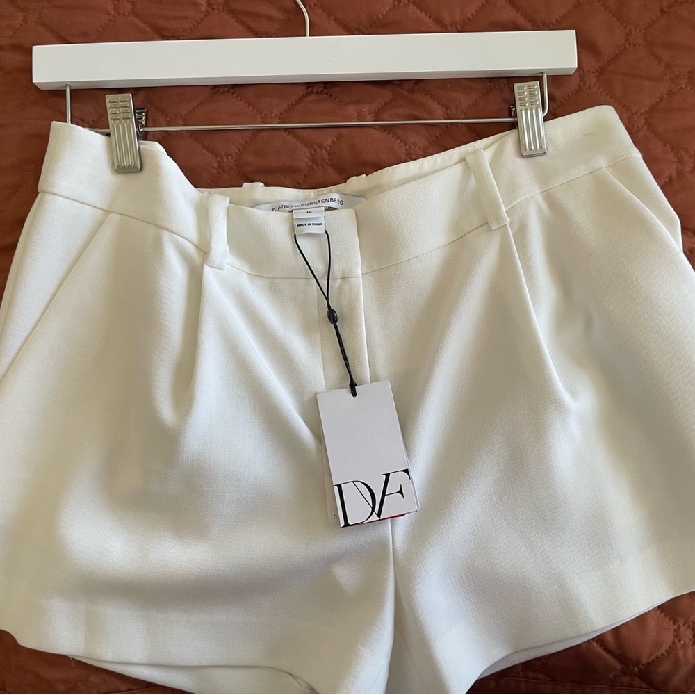 Beautiful white dress shorts …new with tags !  12” long, 3” inseam Naples Short.
